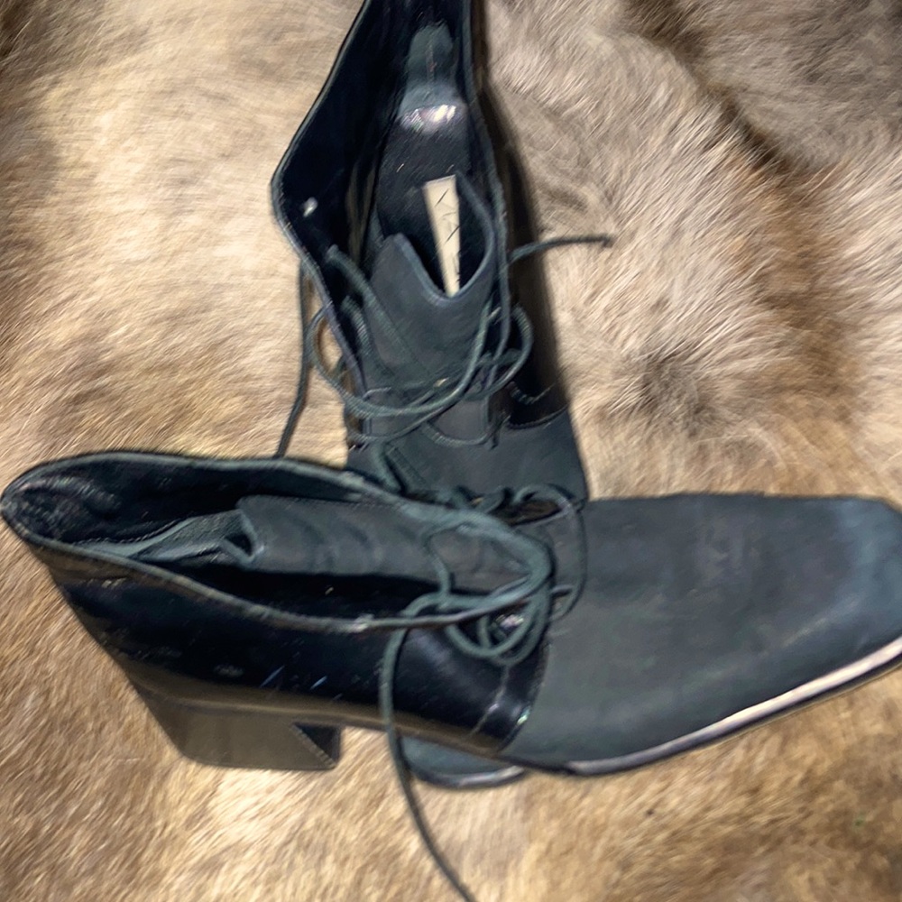 Black and leather ankle boot with lace up shoe strings 3” thick heel